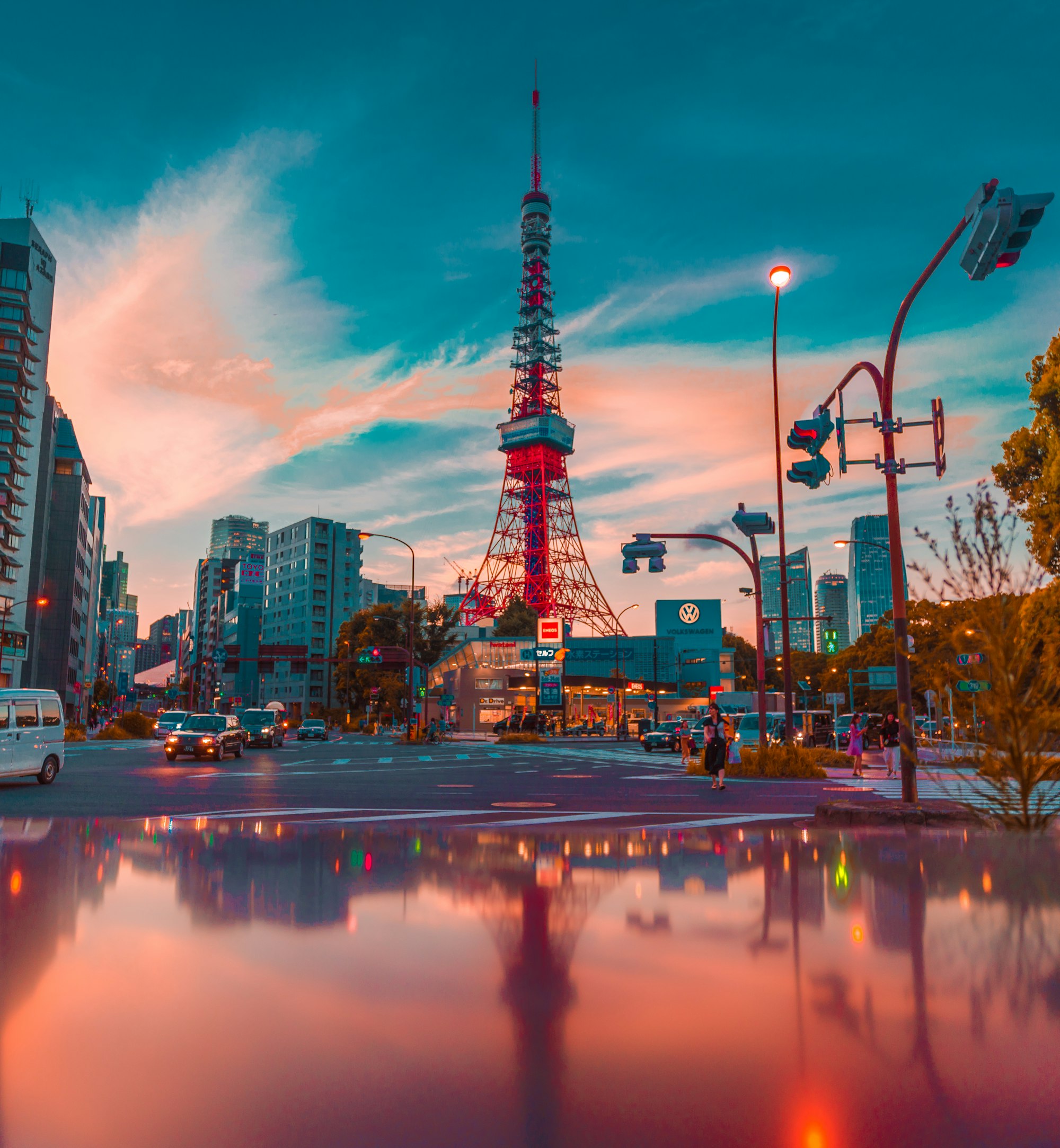 Tokyo at dusk, with Tokyo Tower against a pink sky